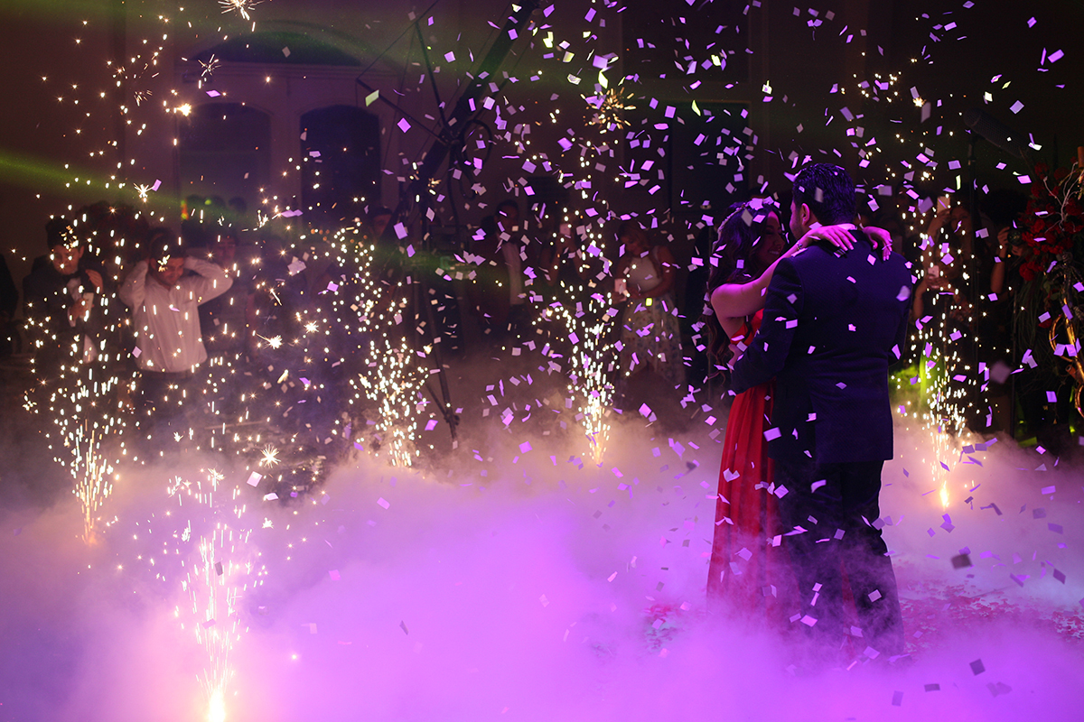  آتش بازی در مراسم عروسی زیبا