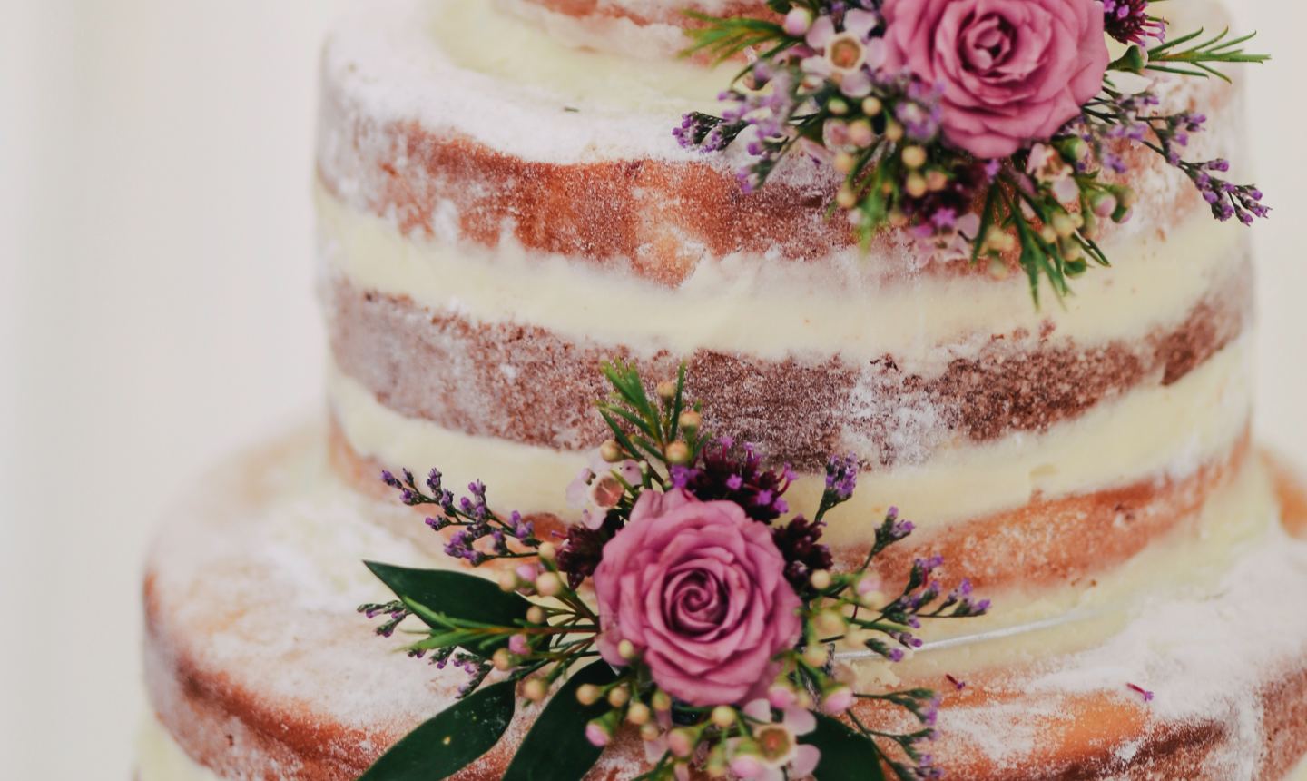 کیک عروسی با تزئین گل