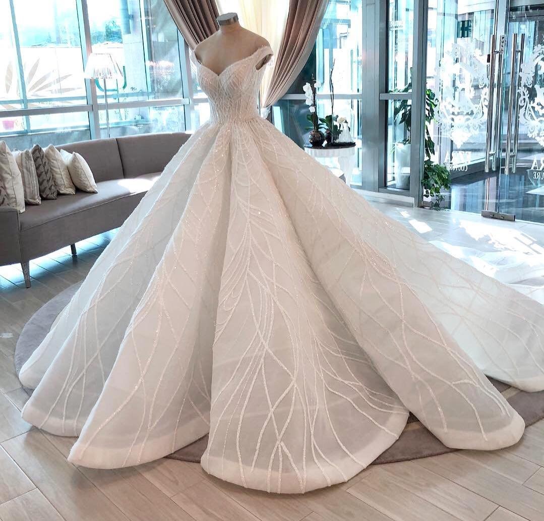 لباس عروس مناسب برای افراد با شانه های پهن