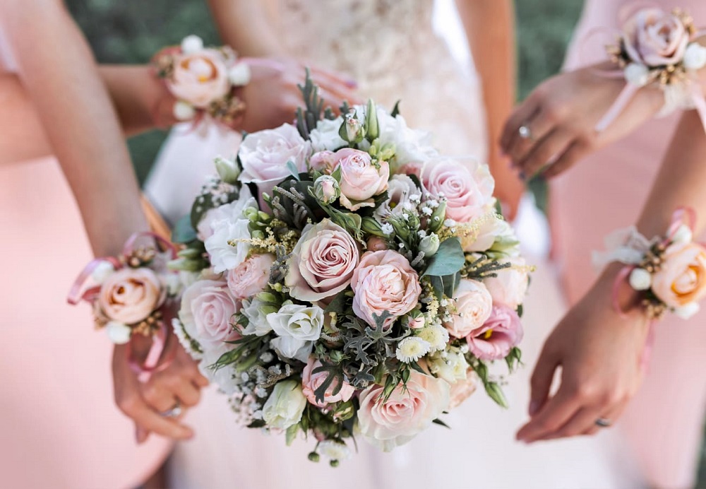 دسته گل متناسب با لباس عروس